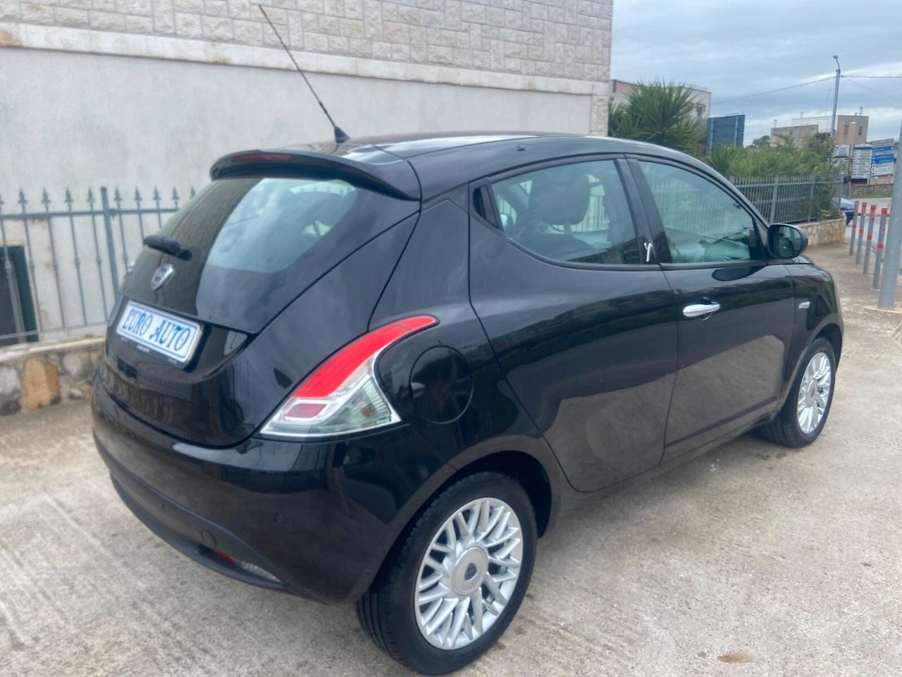 Lancia Ypsilon 1.2 69 CV 5 porte Platinum