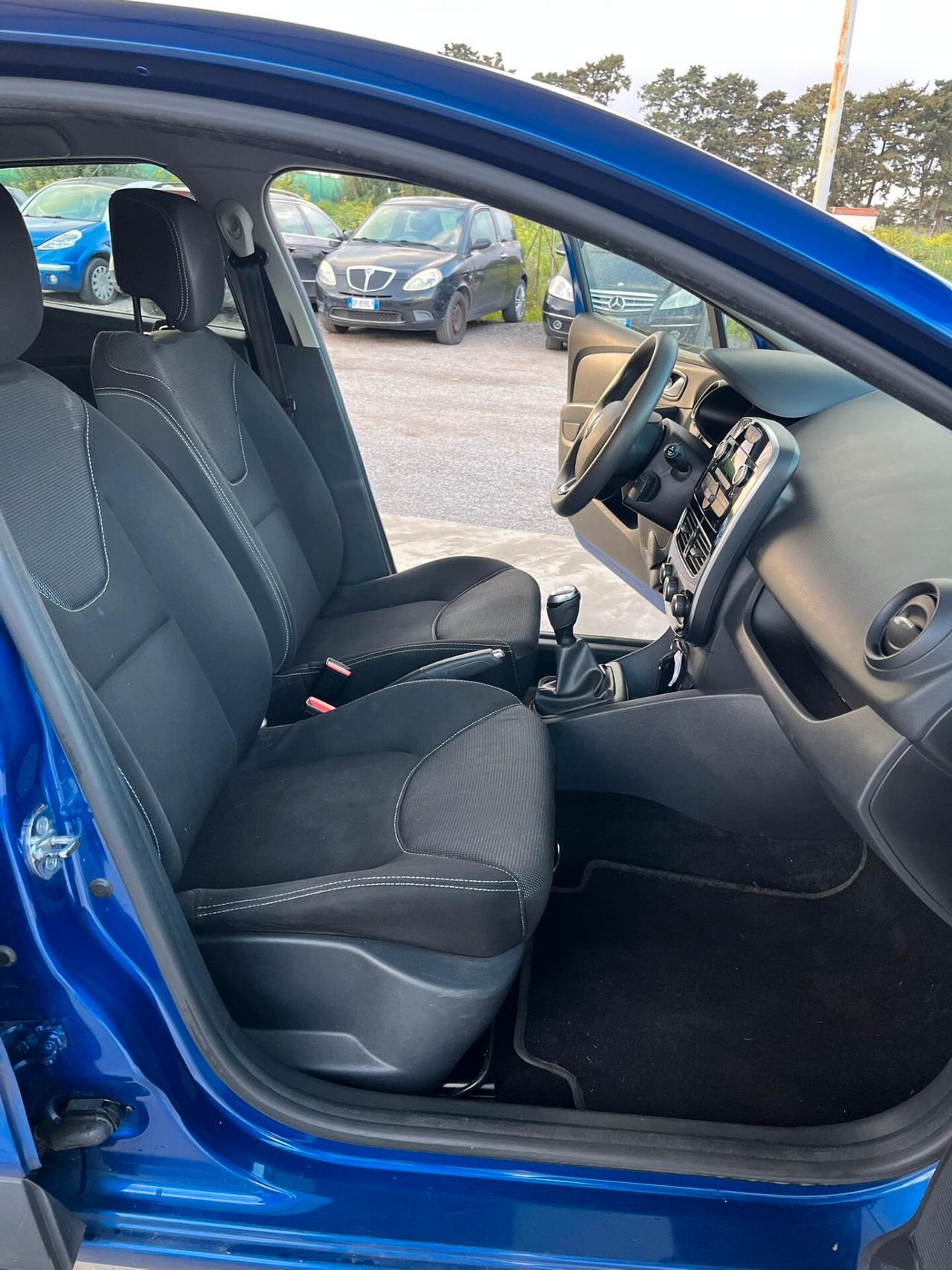 Renault Clio 1.2 75 CV 5 porte Duel