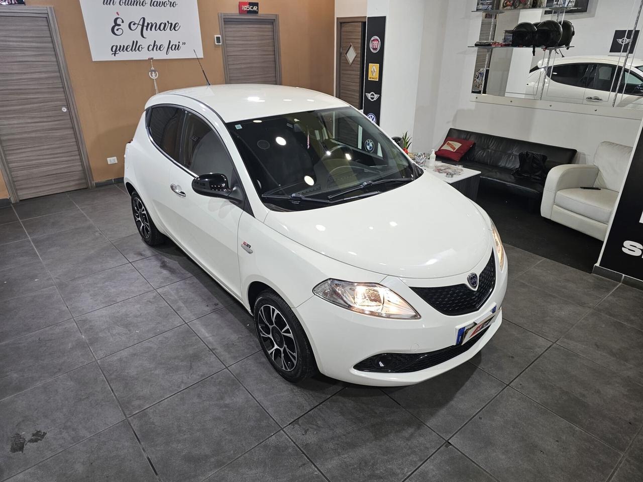 Lancia Ypsilon 1.2 69 CV Gold (29.000km)