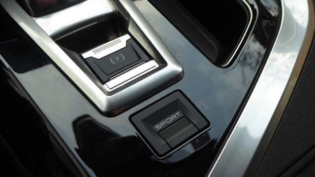 PEUGEOT 3008 BlueHDi 120 S&S EAT6 Allure