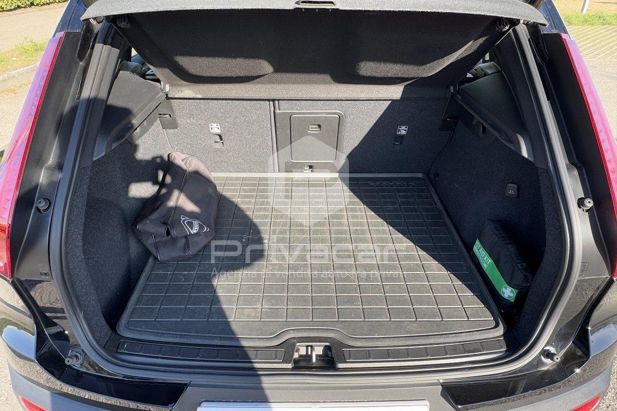 VOLVO XC40 T2 Momentum Pro