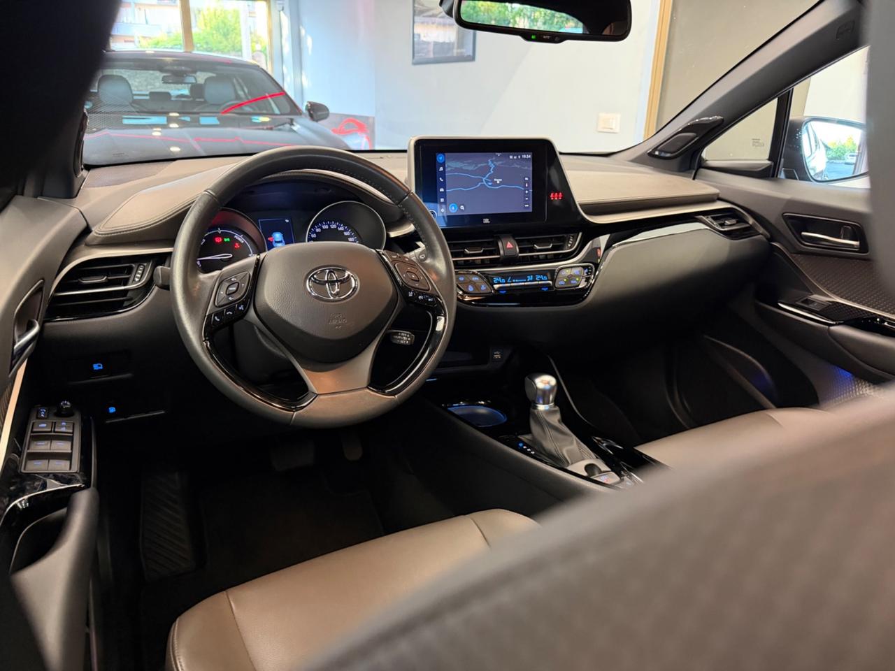 Toyota C-HR 2.0 Hybrid Lounge e - cvt 184cv