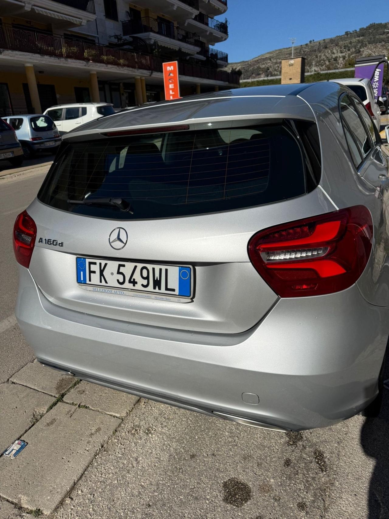 MERCEDES A180 CDI AUTOM/NAVI/LED