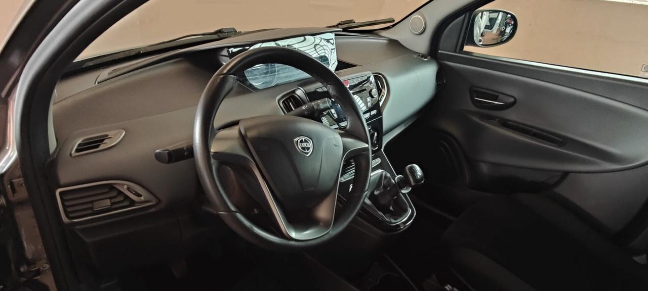 Lancia Ypsilon 1.2 69 CV 5 porte S&S Platinum