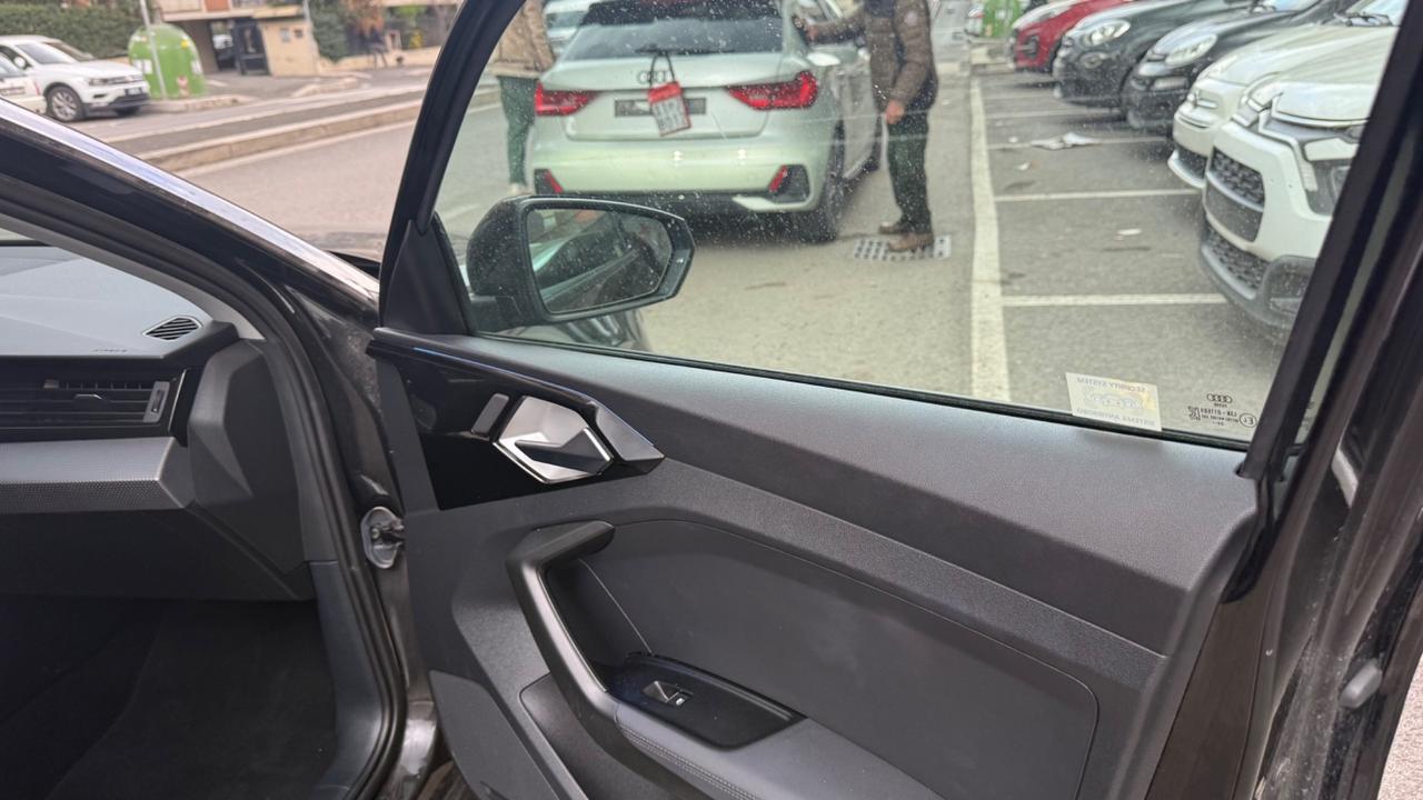 Audi A1 SPB 30 TFSI S line edition LED NAVI CAR PLAY KAMERA CLIMA AUTOMATICO PDC BLUETOOTH CERCHI 18