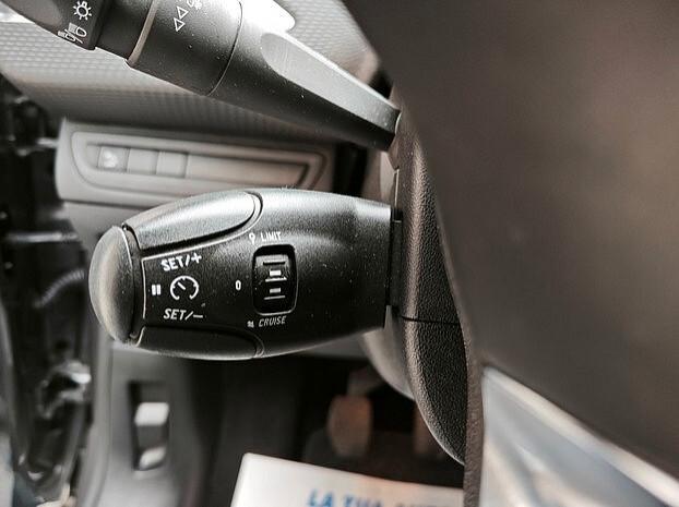 PEUGEOT 2008 1.6 HDi 100 cv *89.000 KM* - 2017