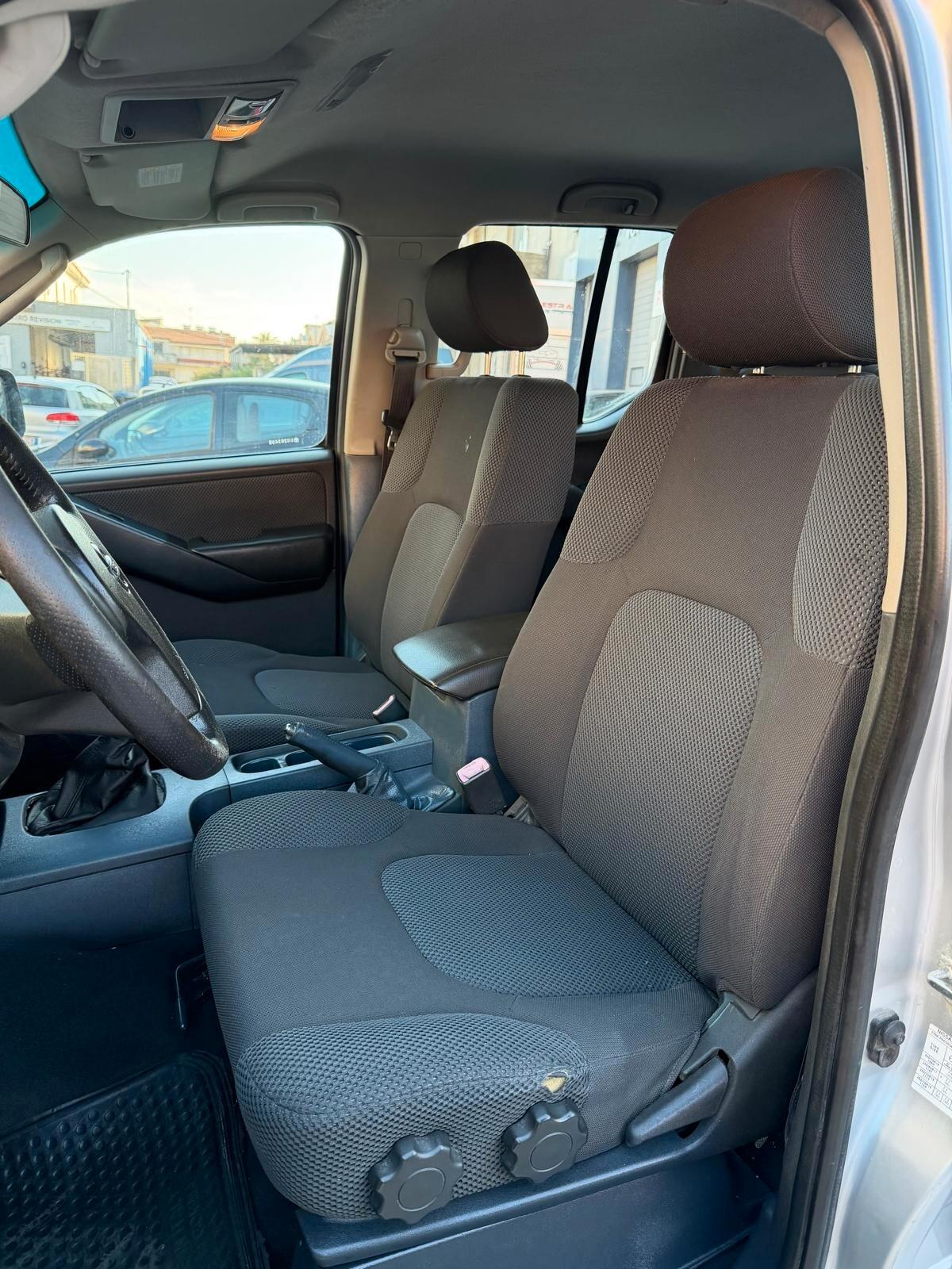 Nissan Navara 2.5 dCi 4 porte Double Cab Sport