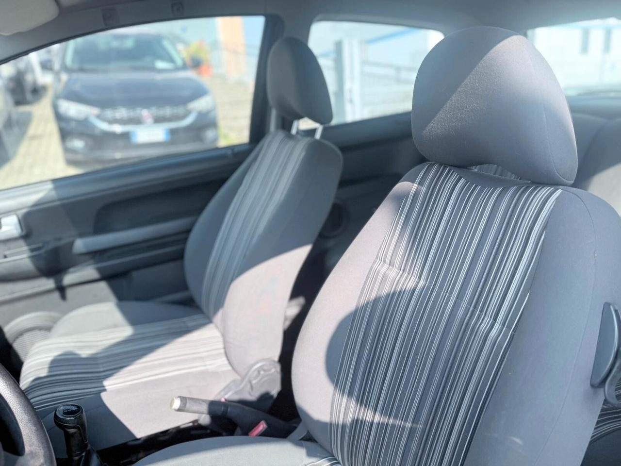 Volkswagen Fox 1.2 BENZINA 2009 NEOP.