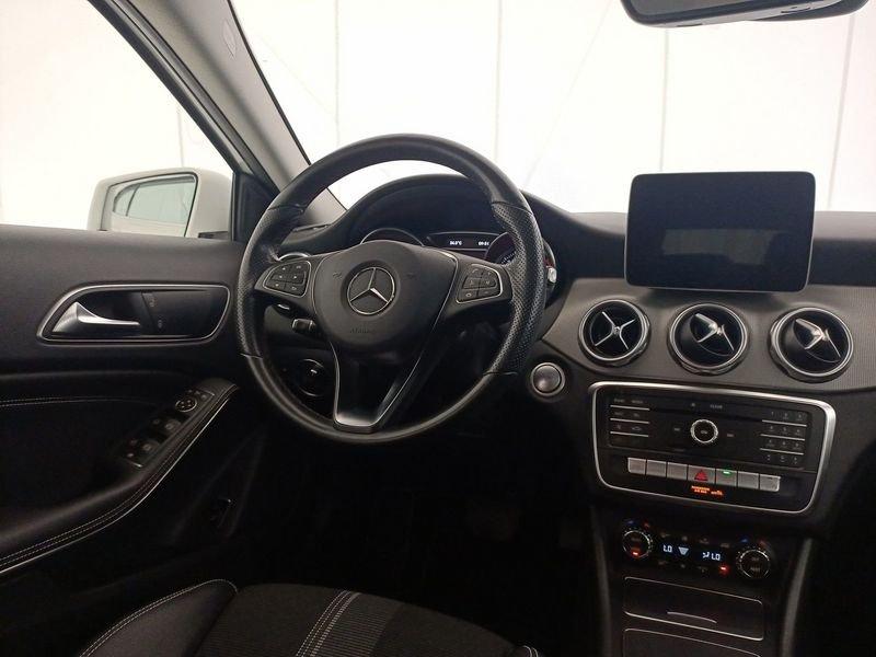 Mercedes-Benz GLA GLA-X156 2017 220 d Sport 4matic 170cv auto