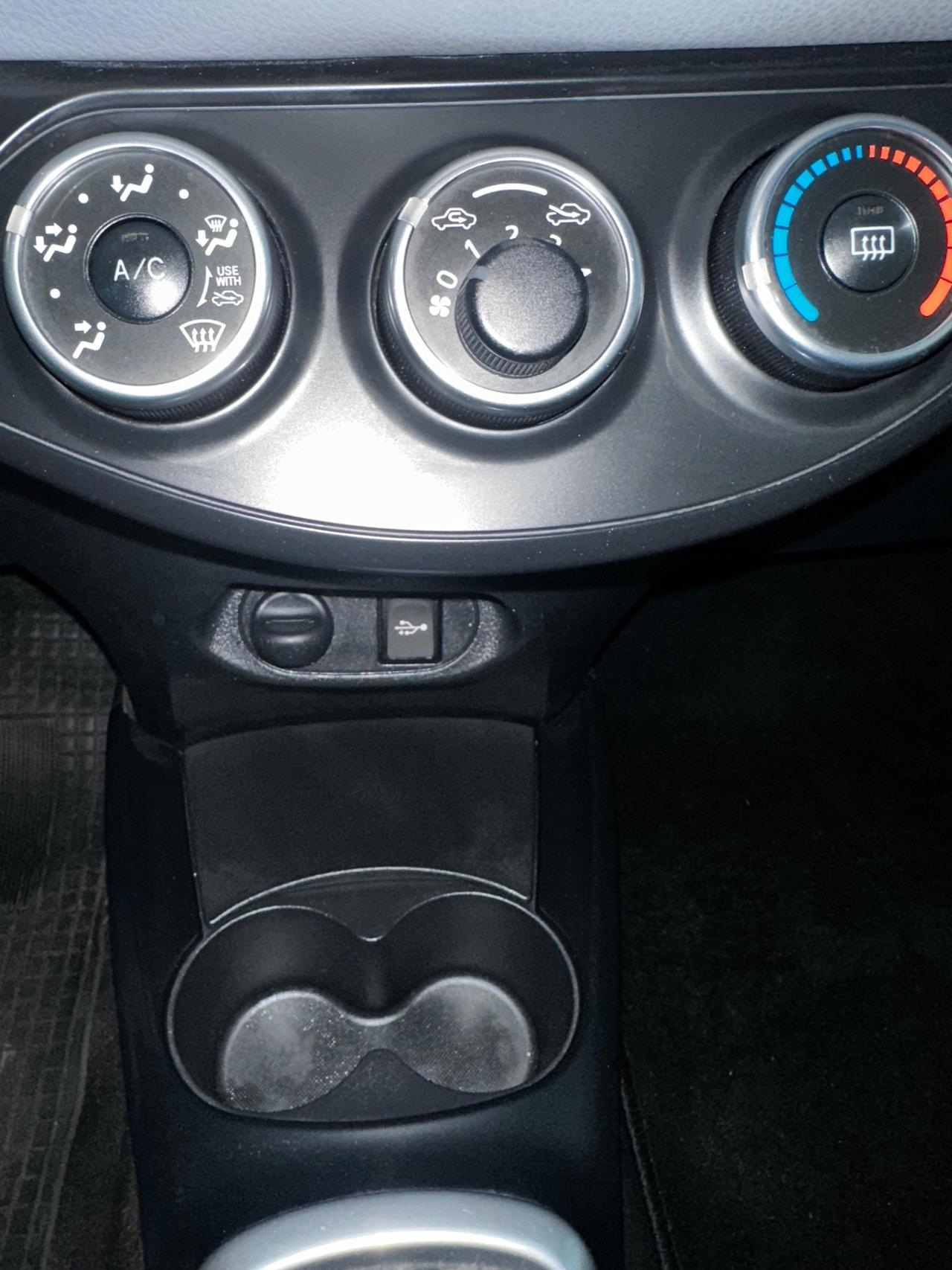 Toyota Yaris 1.0 5 porte