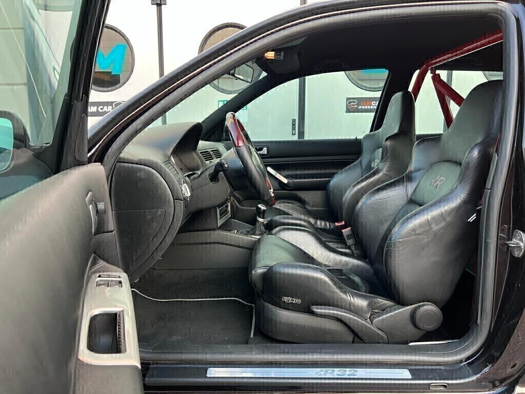 Volkswagen Golf R32
