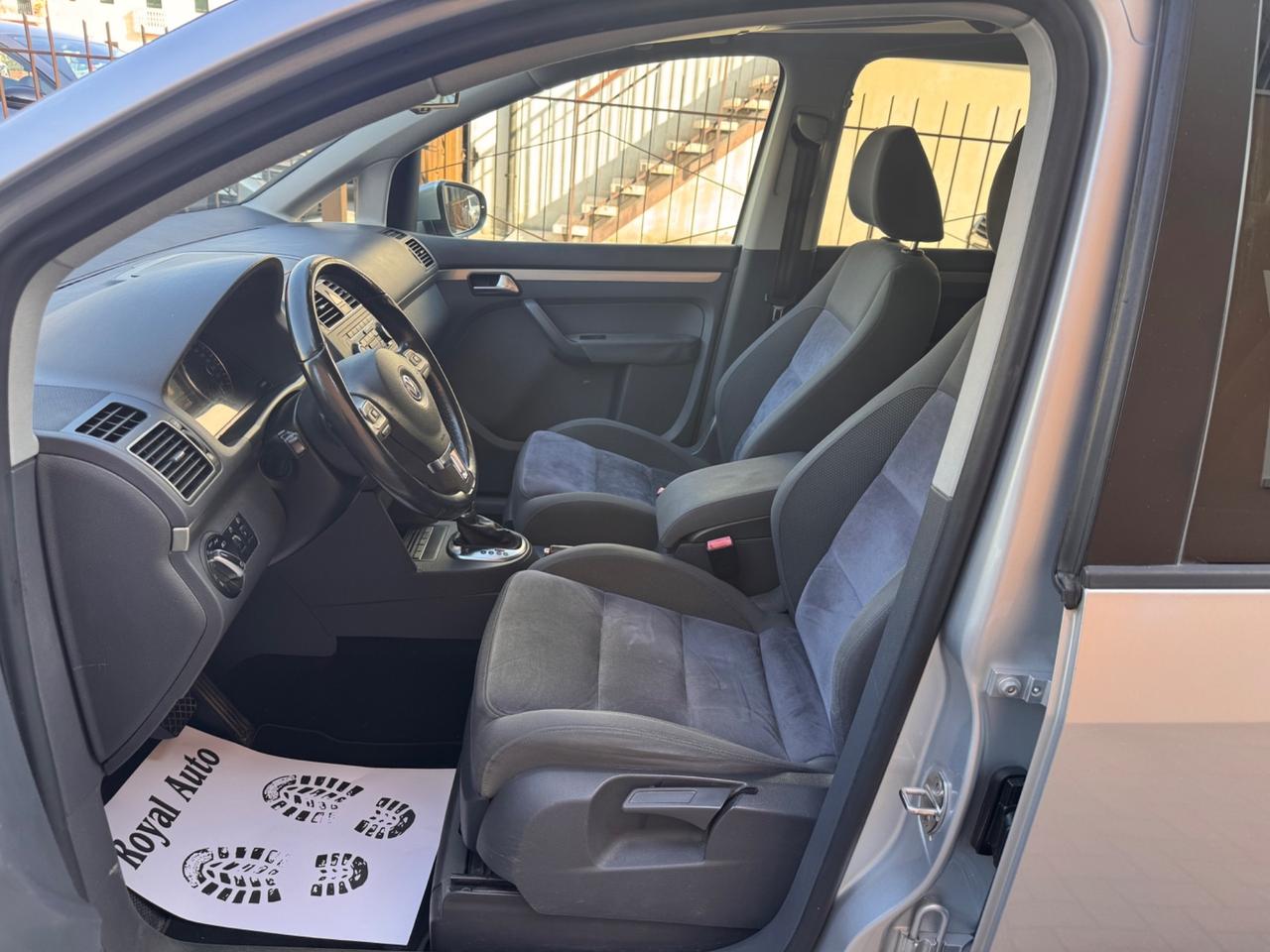 Volkswagen Touran 2.0 TDI 140 CV DSG Highline Ok Neopatentati