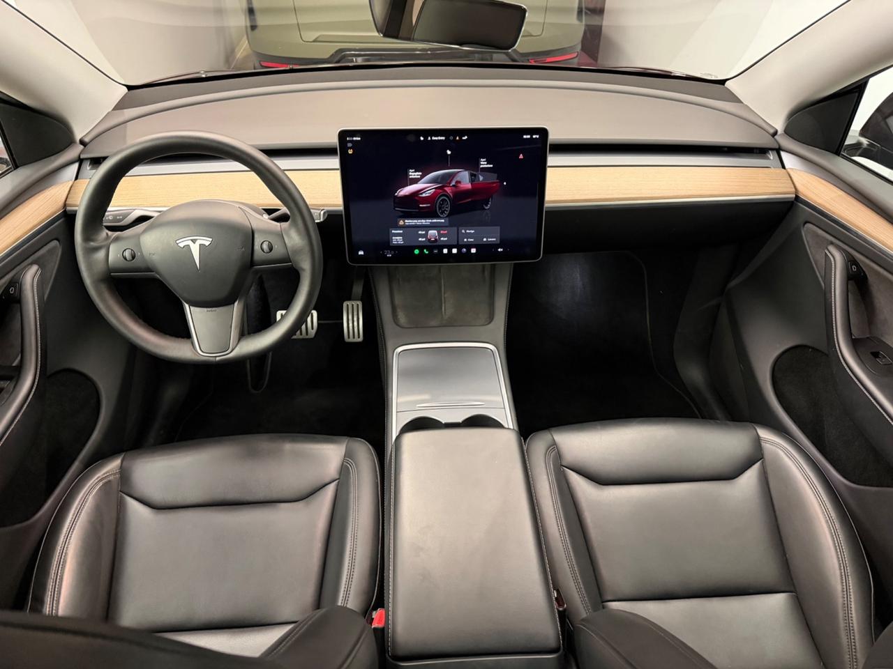 Tesla Model Y AWD Performance Iva esposto