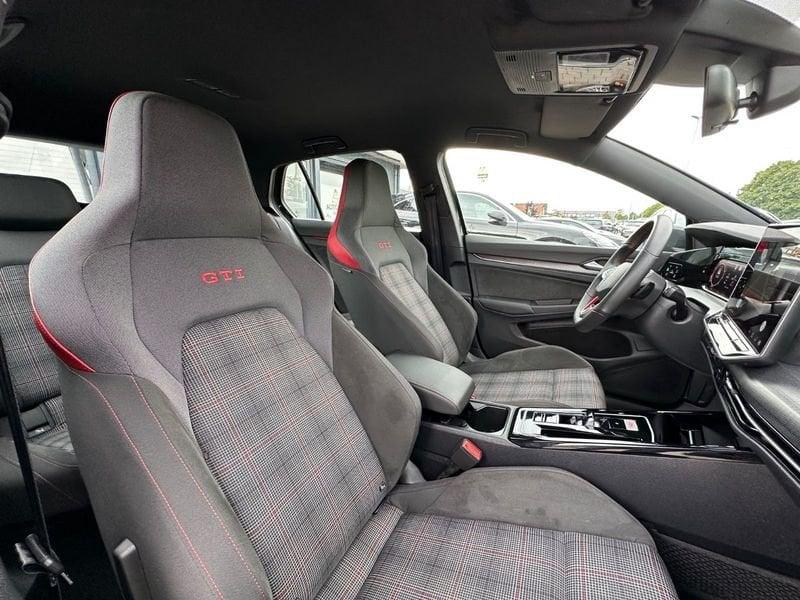 Volkswagen Golf 2.0 TSI GTI DSG Camera Estoril 19" Cockpit PRO