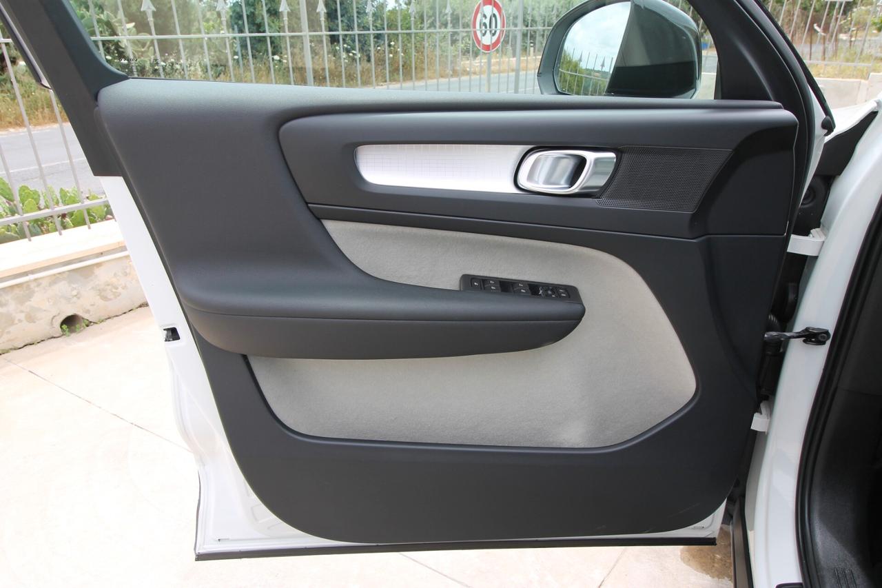Volvo XC40 2.0 D3 150cv Momentum Geartronic | 2019