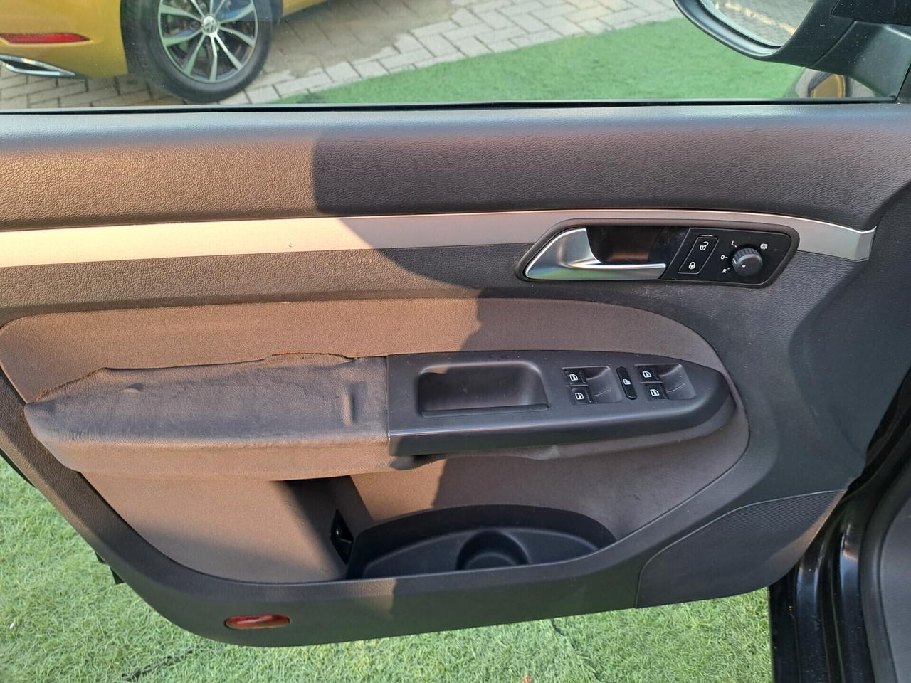 Volkswagen Touran 7 posti / 1.6 /105 cv