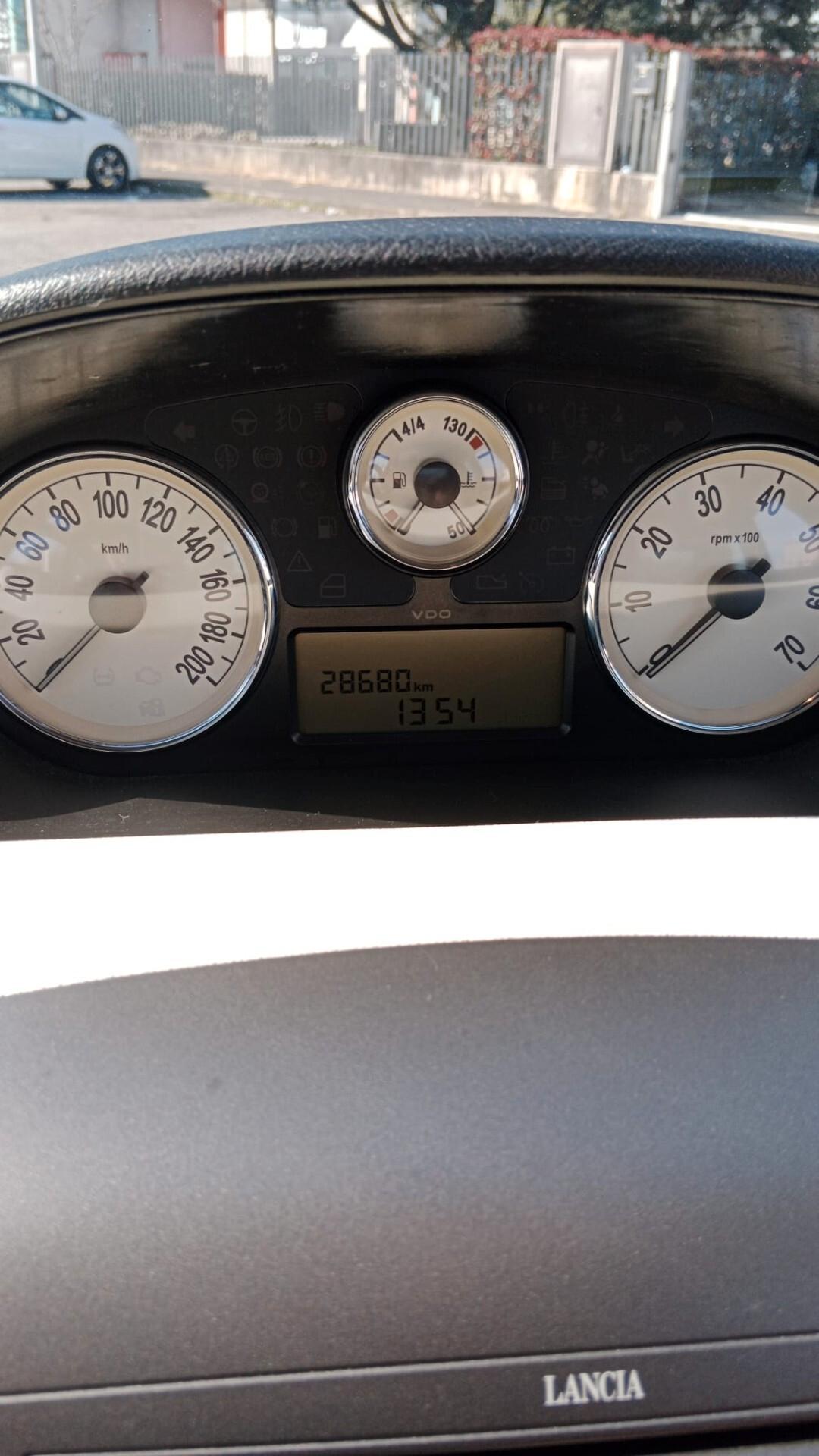 Lancia Ypsilon 1.4 16V Oro