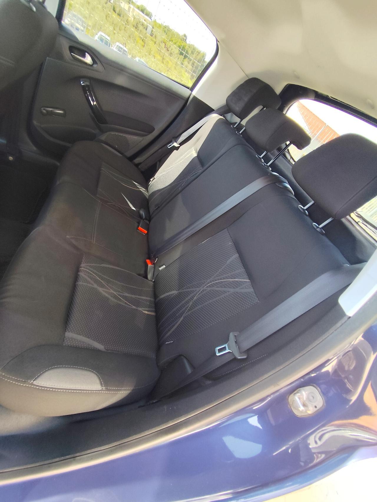 Peugeot 208 1.4 HDi 68 CV 5 porte Allure