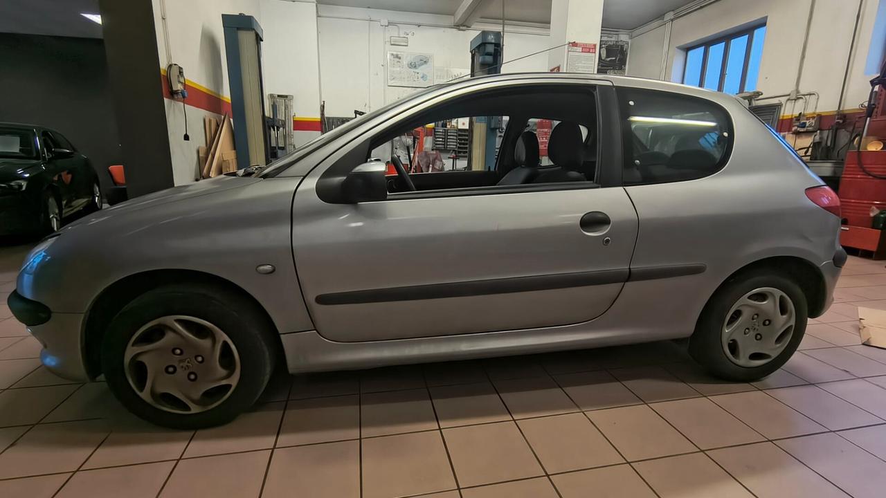 Peugeot 206 1.1 3p. XR