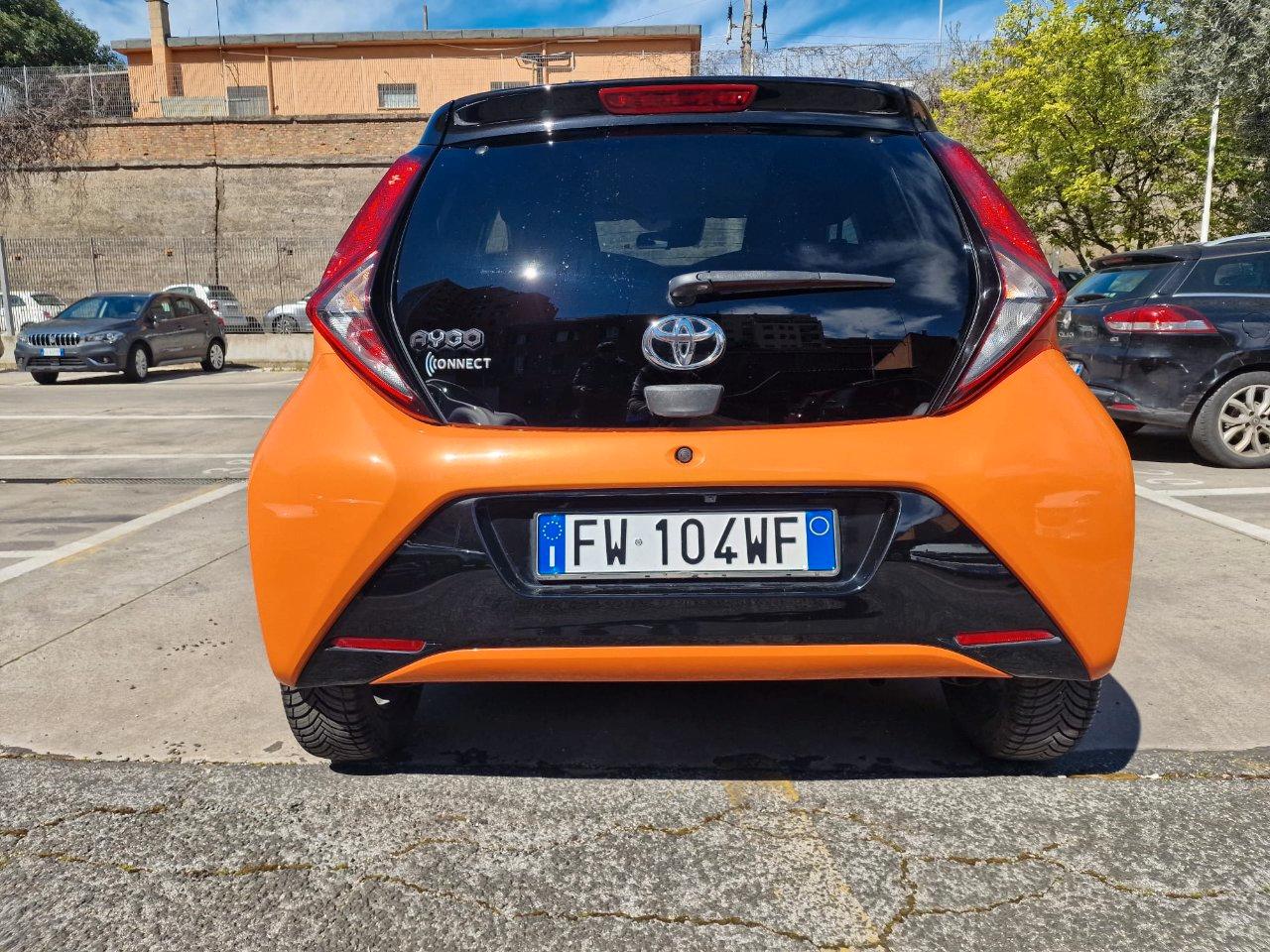 Toyota Aygo 5 Porte Aygo 5p 1.0 x-wave Orange m-mt 72cv cambio automatico