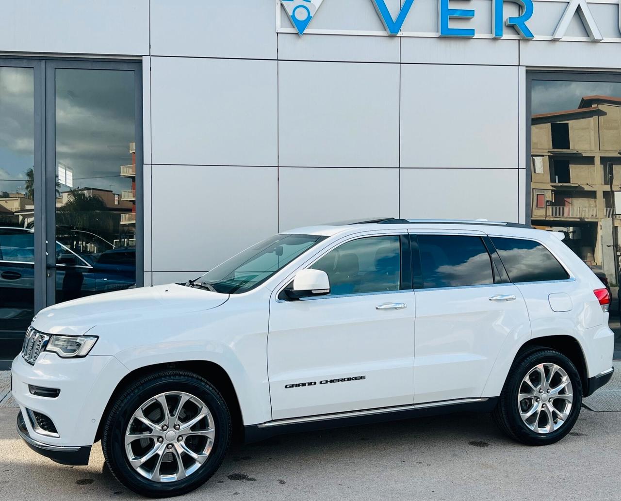 Jeep Grand Cherokee 3.0 V6 Summit possibilità noleggio no scoring