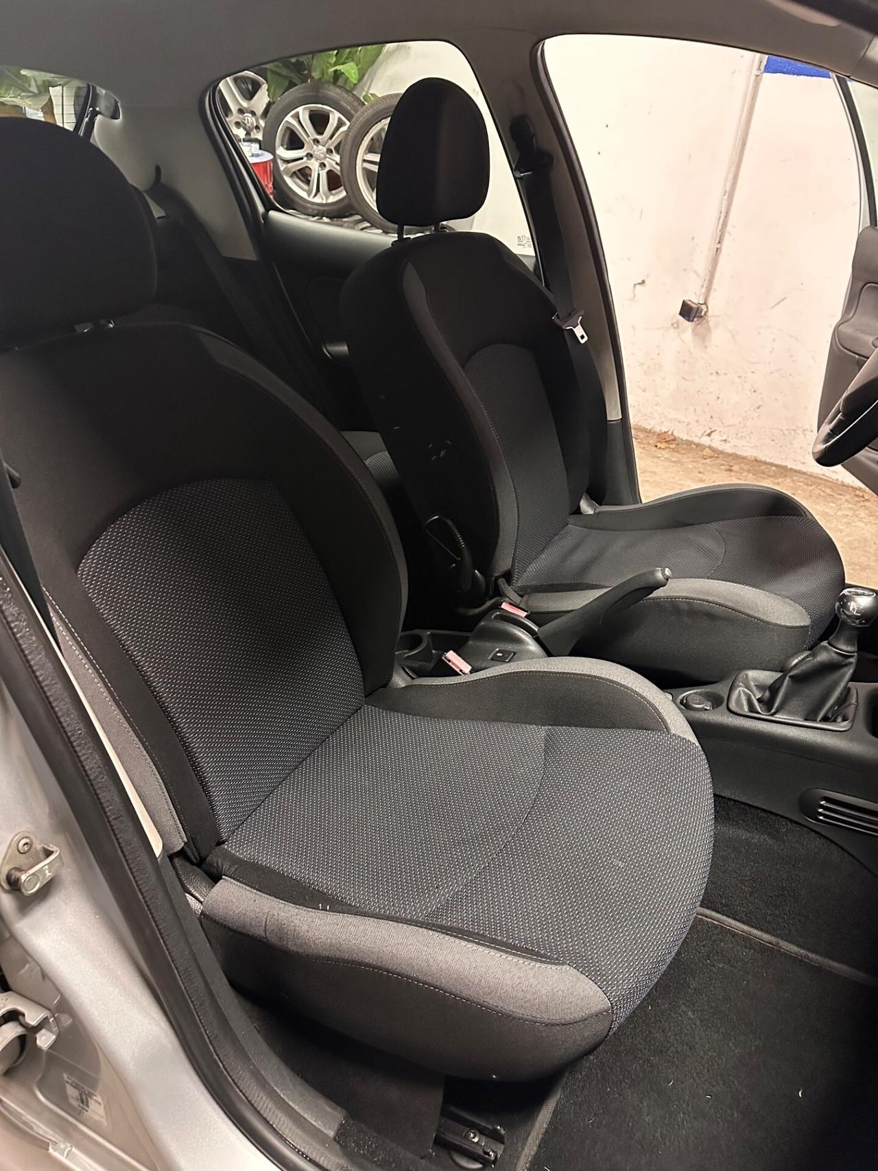 Peugeot 206 plus 1.1 2011