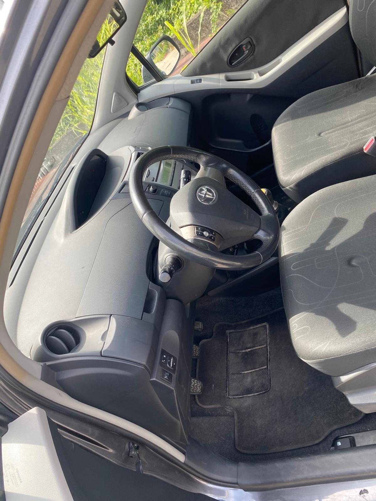 Toyota Yaris 1.0 5 porte Sol SOLI 130.000 KM CERTIFICATI UNICO PROPRIETARIO ADATTA AI NEOPATENTATI