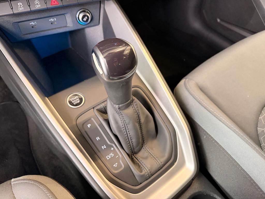 Audi A1 Sportback 30 1.0 tfsi Identity Black 116cv s-tronic