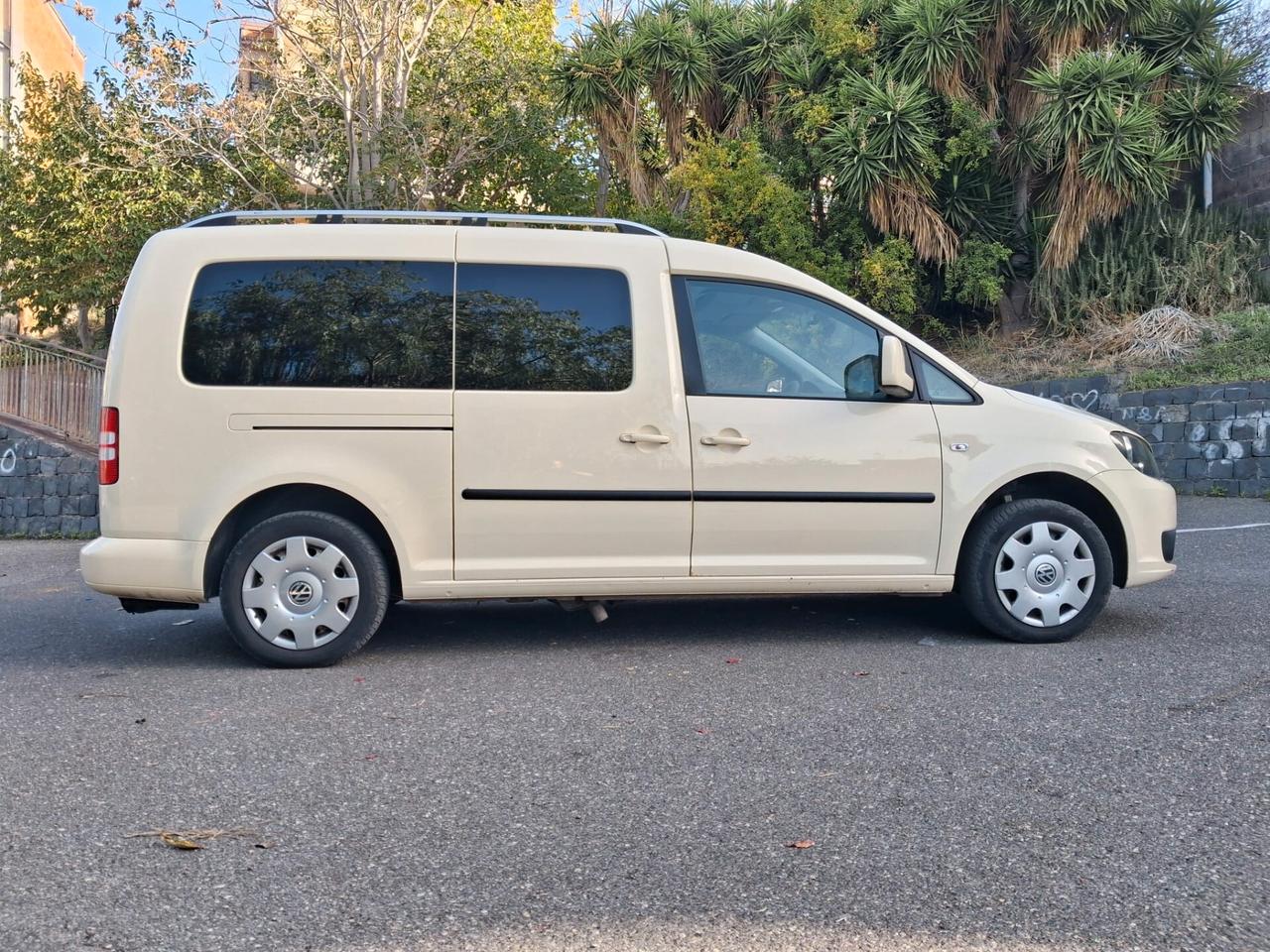 Volkswagen Caddy Pianale ribassato con rampa disabili in carrozzina