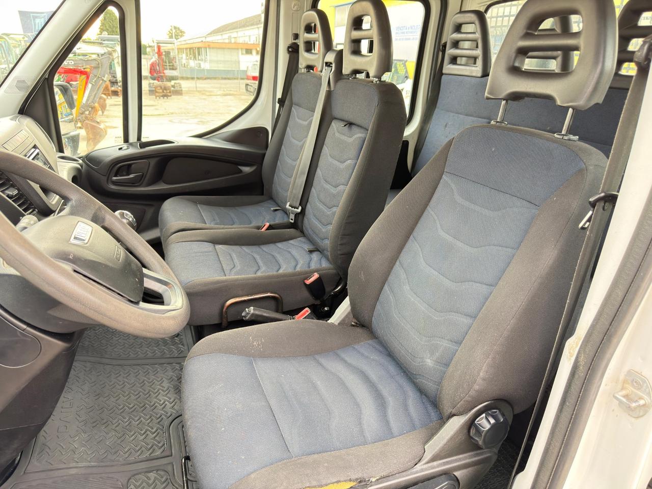 Iveco Daily 35-120 cassone 7 posti