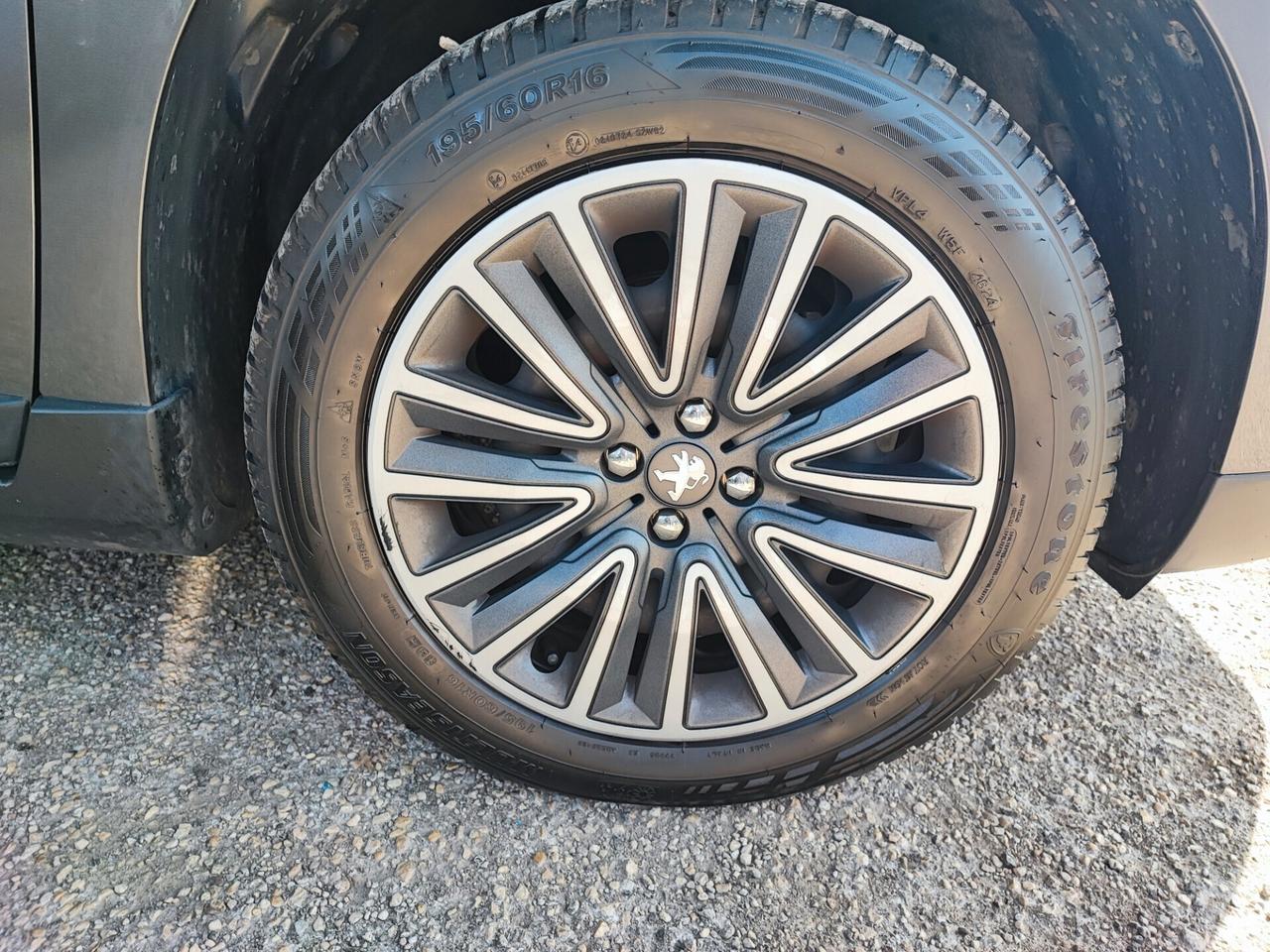 Peugeot 2008 BlueHDi 100 S&S Allure