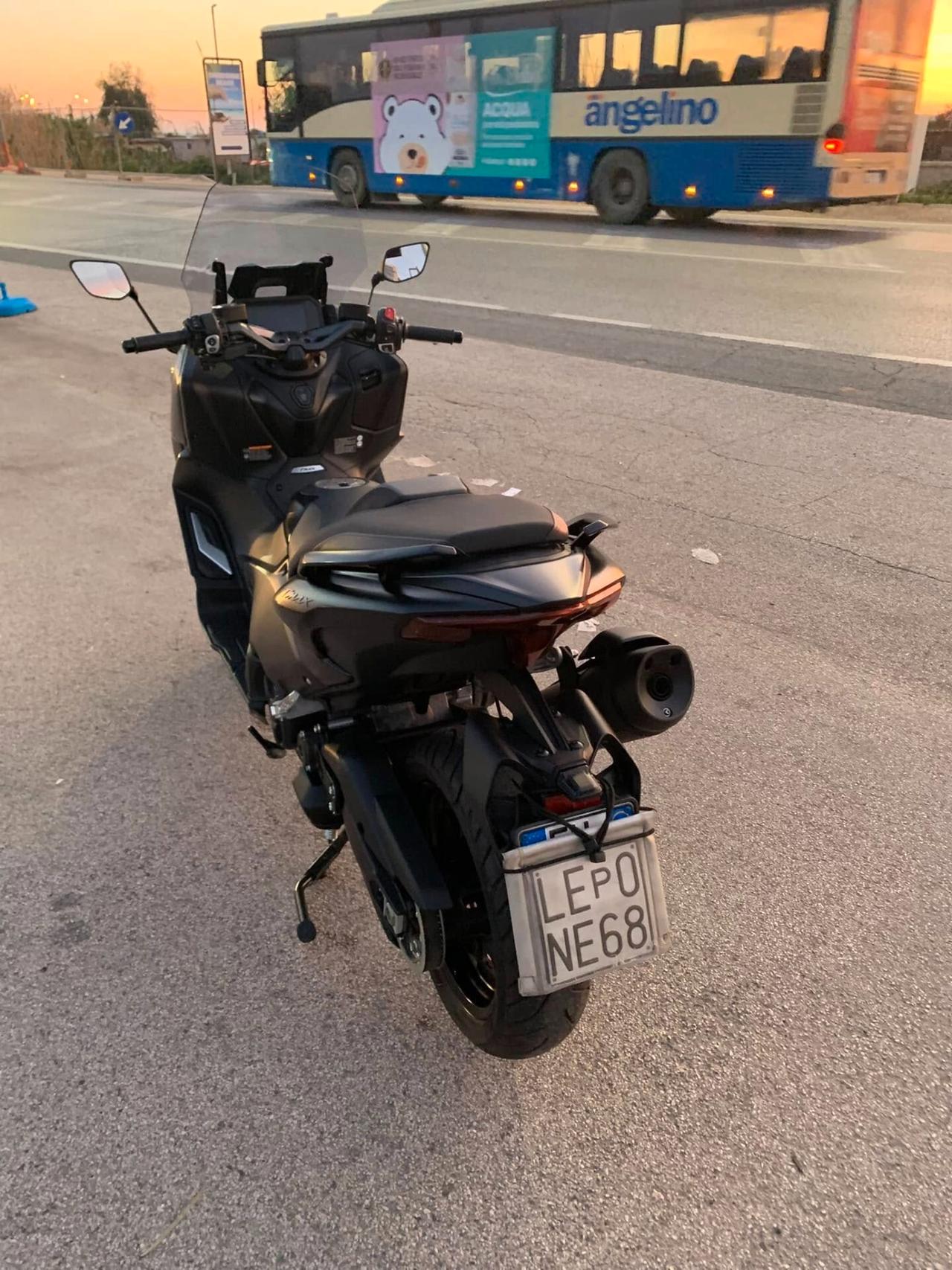 yamaha t-max 560 black uniprò