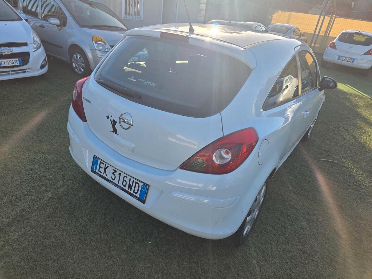 Opel Corsa 1.2 benzina euro 5. Automatica 2013
