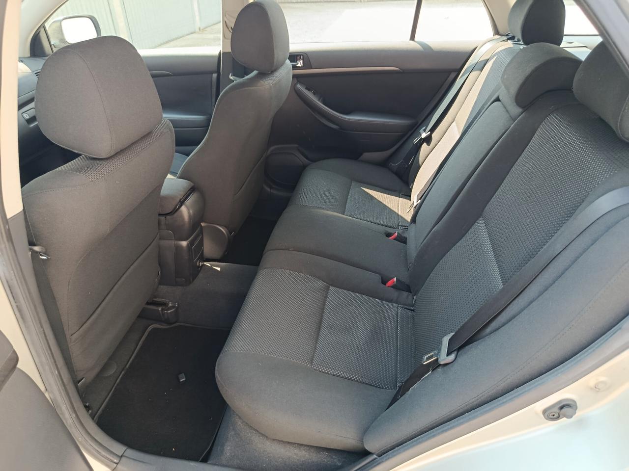 Toyota Avensis 2.0 D-4D 16V Station Wagon DOPPIO TRENO DI PNEUMATICI