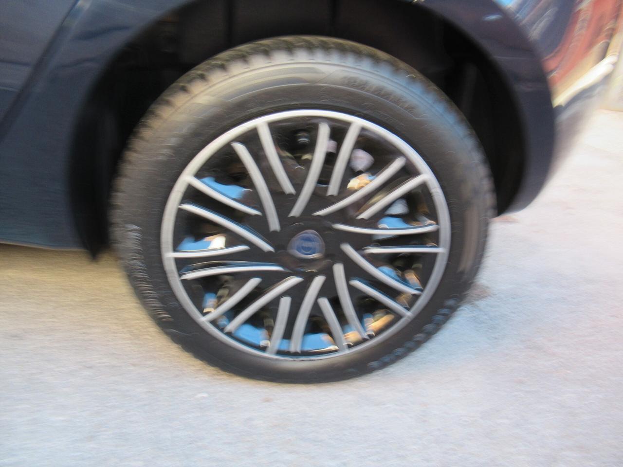 Lancia Ypsilon 1.2 69 CV 5 porte Gold
