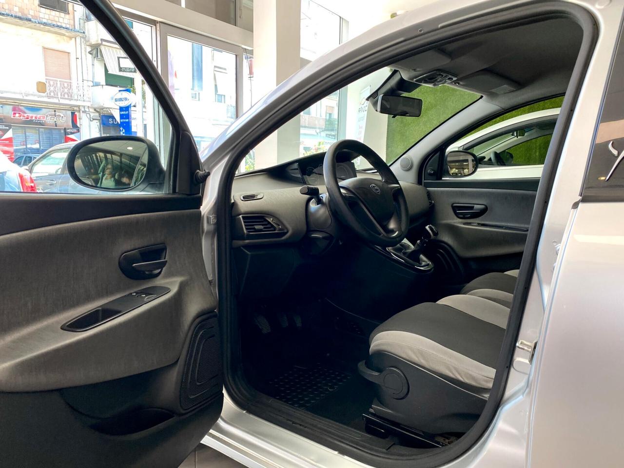 Lancia Ypsilon 1.3 MJT 95 CV 5 Porte S&S Silver