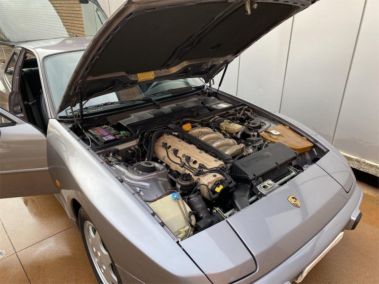 PORSCHE 944 S