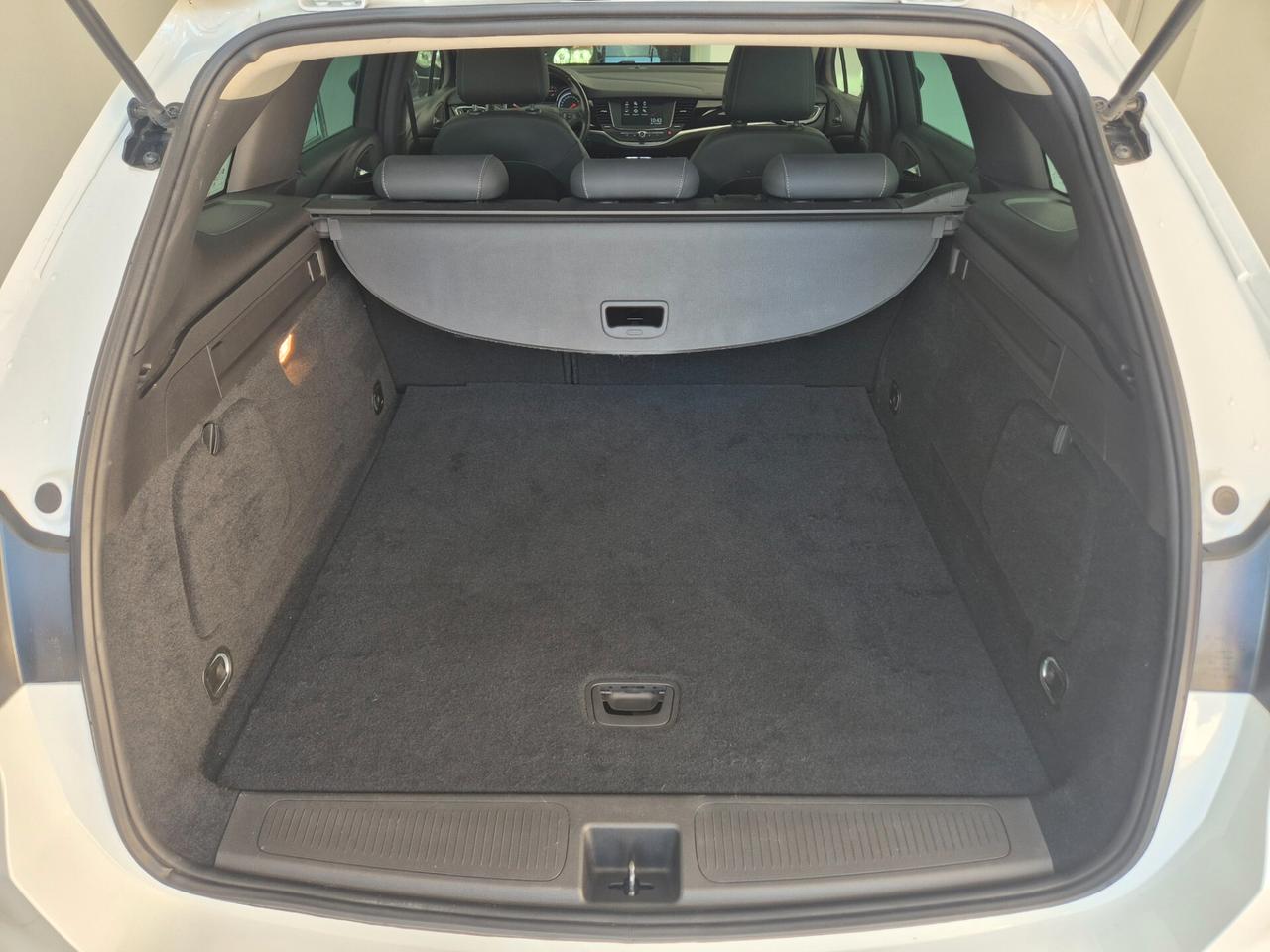 Opel Astra 1.6 CDTi 136CV Sports Tourer Business Elegance