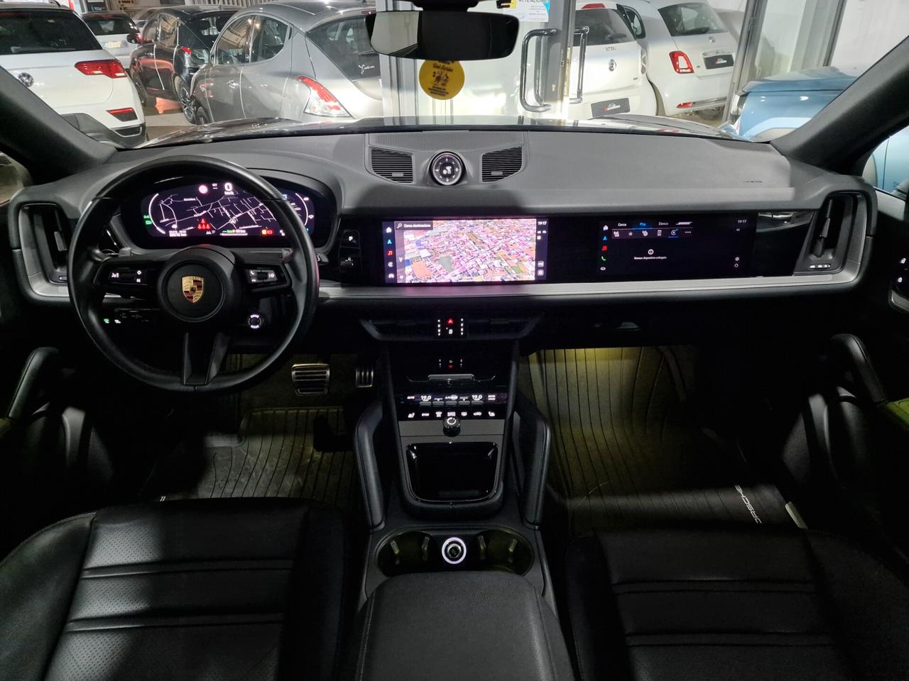 Porsche Cayenne Coupé 3.0 V6 E-Hybrid Iva esposta.
