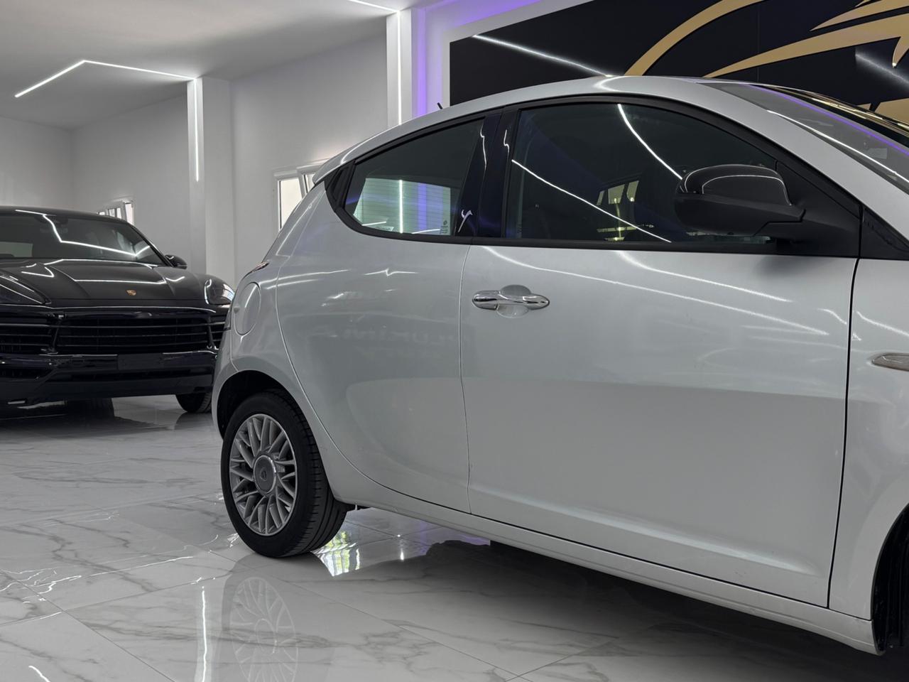Lancia Ypsilon 1.2 69Cv Platinum