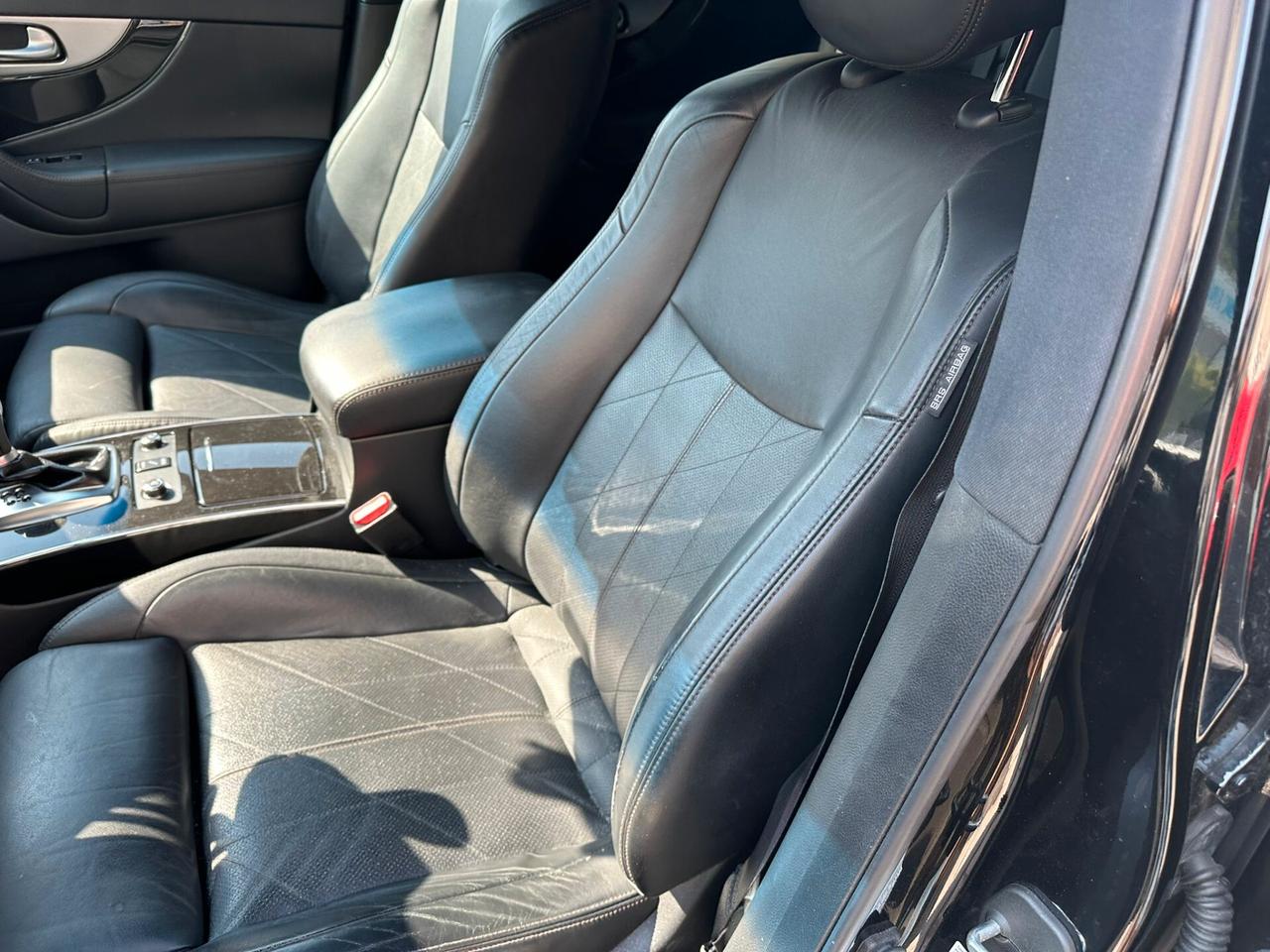 Infiniti QX70 3.0 diesel V6 AT GT Premium