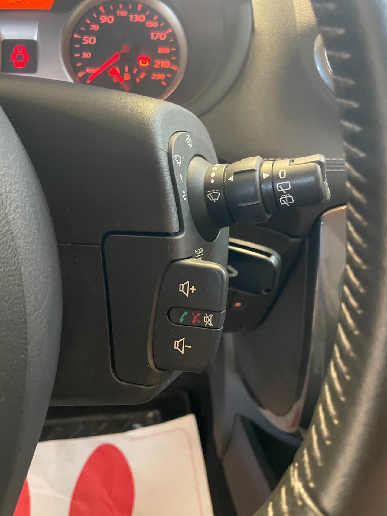 Renault Clio 1.2 5P Live! FULL OPTIONAL TAGLIANDATA NEOPATENTATI