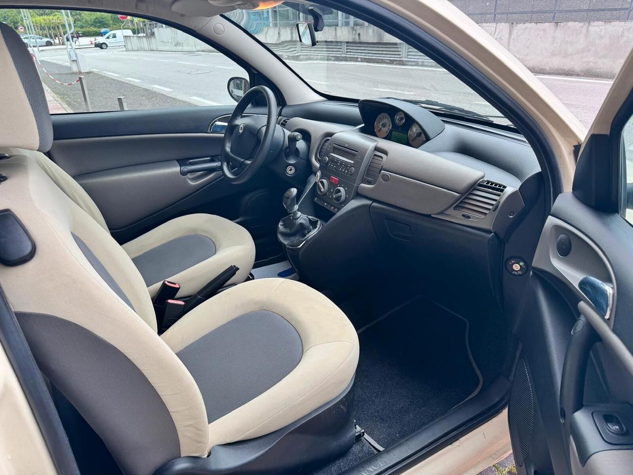 Lancia Ypsilon 1.2 16V Platino
