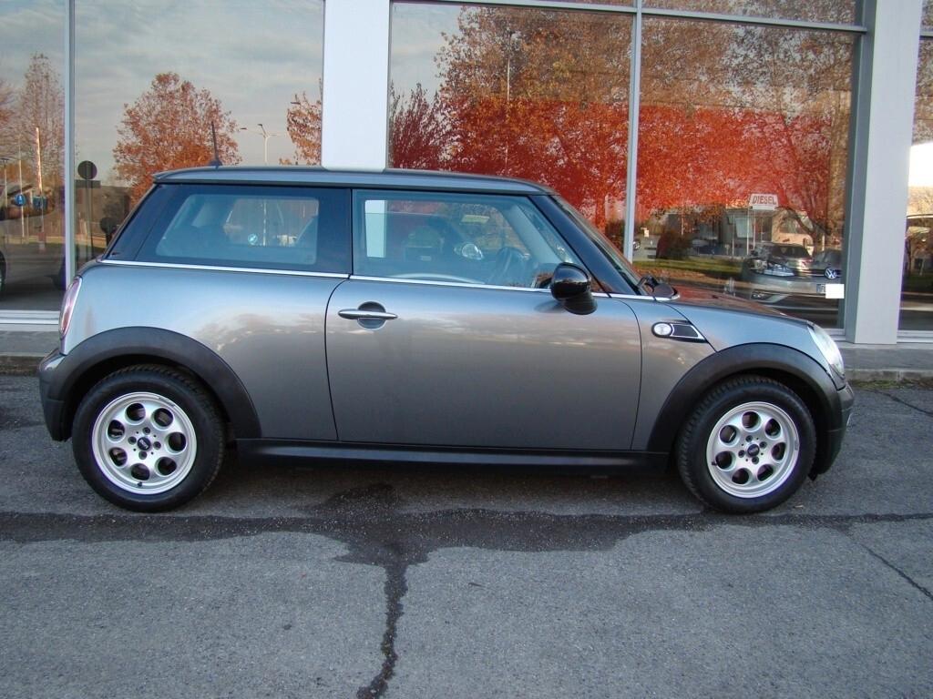 Mini 1.4 16V 75CV. One