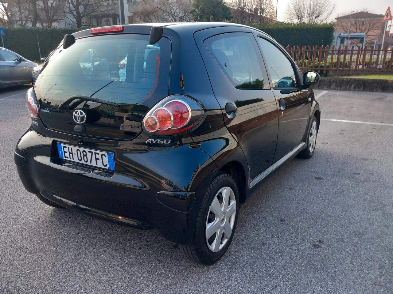 Toyota Aygo 1.0 12V VVT-i 5 porte Now Connect per neo patentati