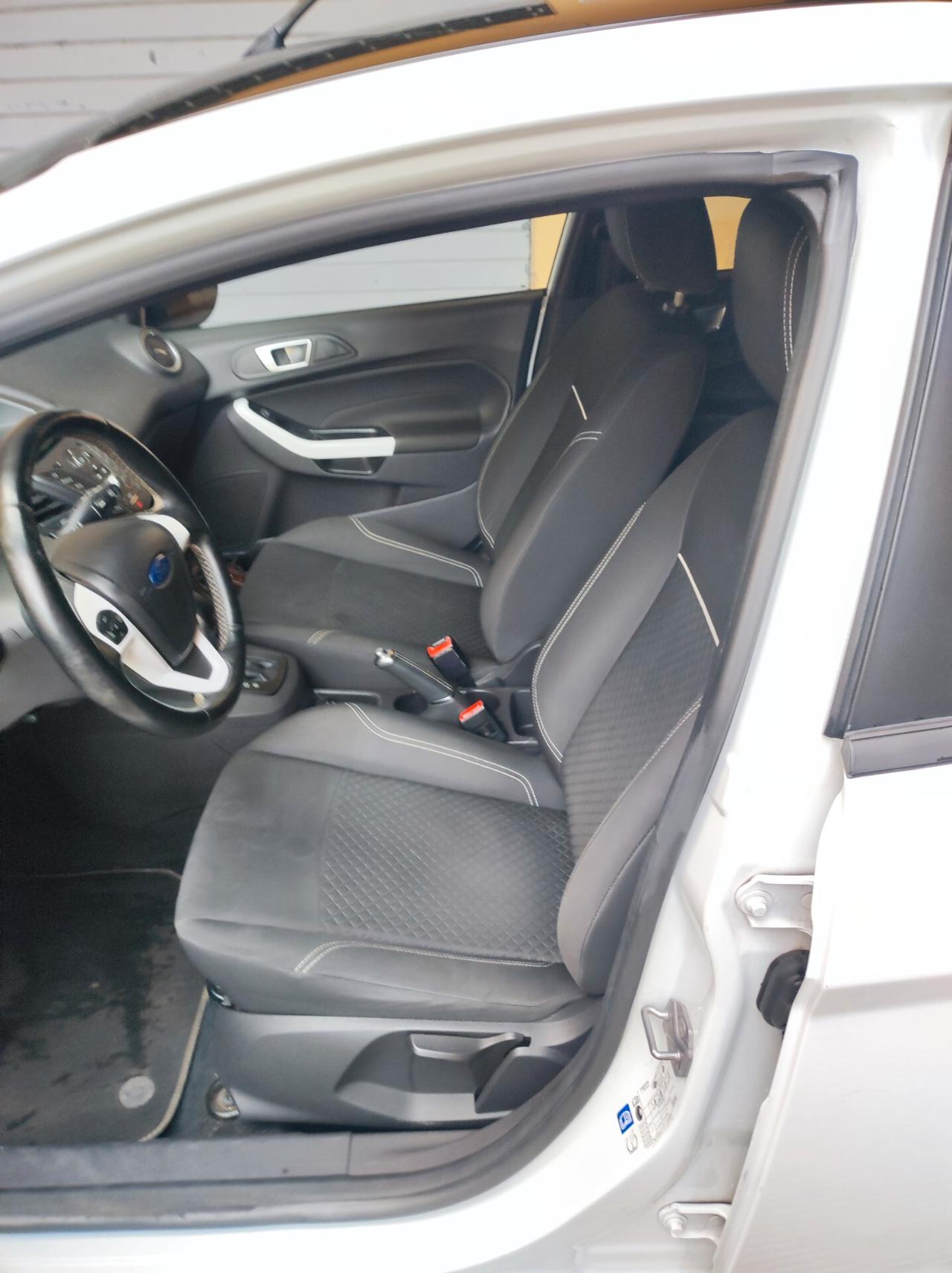 Ford Fiesta 1.0 100CV AUTOMATICA Black & White Edition
