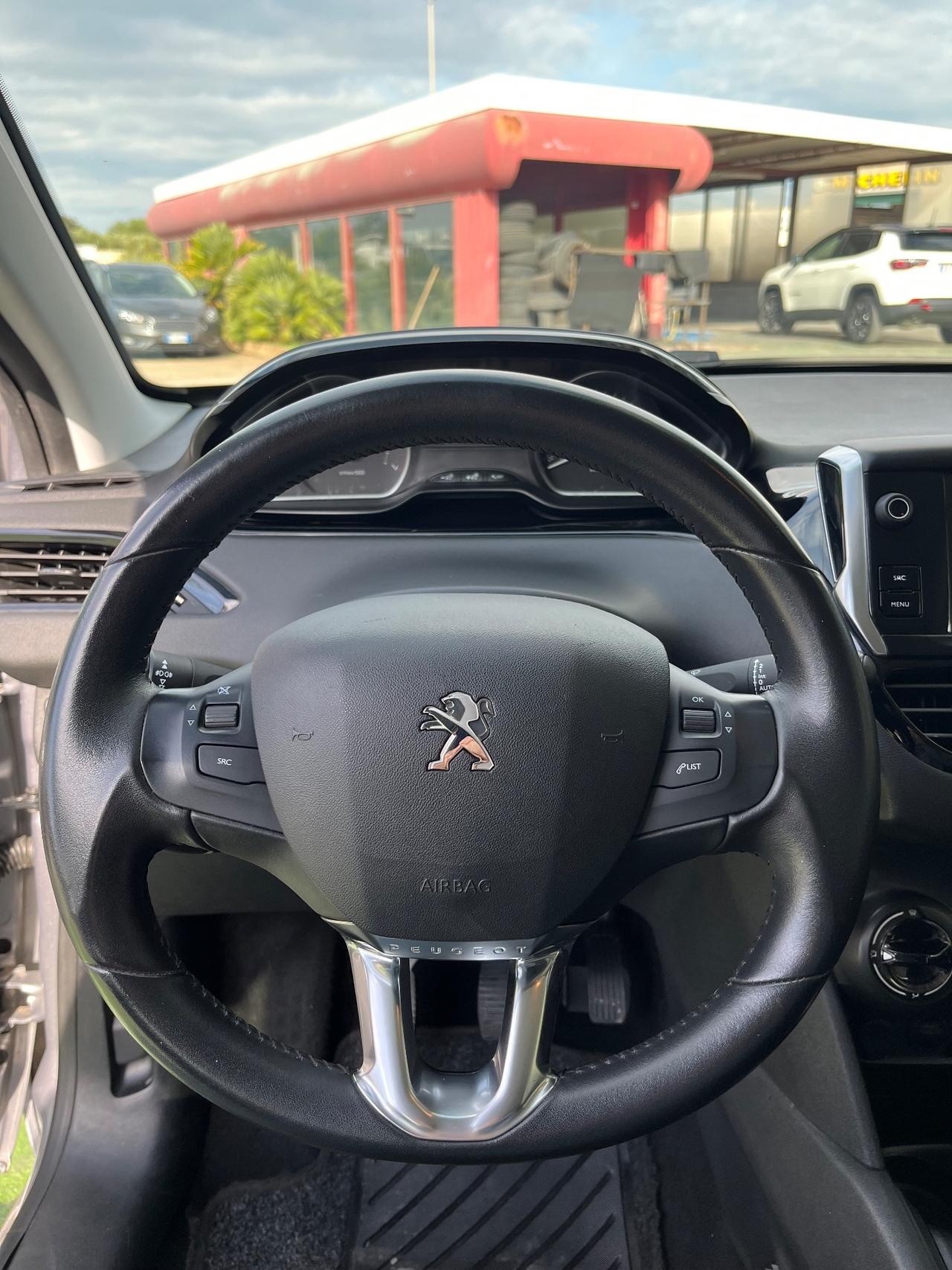 Peugeot 208 PureTech 82 Stop&Start Signature