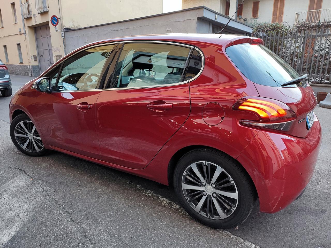 Peugeot 208 PureTech 82 5 porte Allure Ok Neopatentato