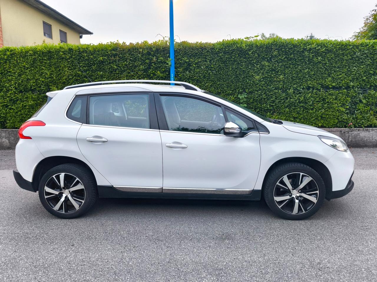 PEUGEOT 2008 1,6 BENZINA VTI-ALLURE