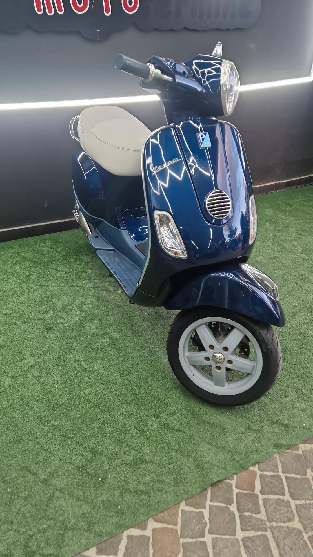 Piaggio Vespa 50 LX